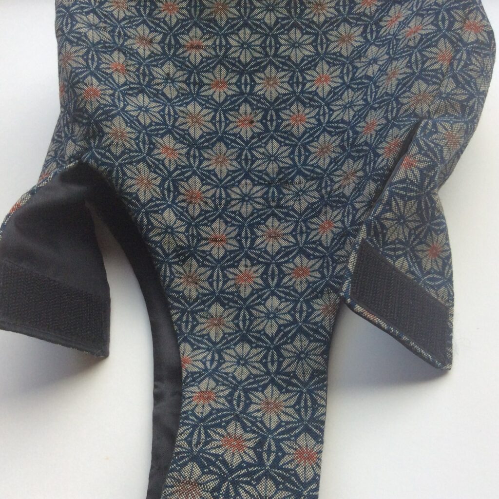 紺渋めの着物リメイクバック　しずく型　ハギレ活用　和柄　和小物　手提げ