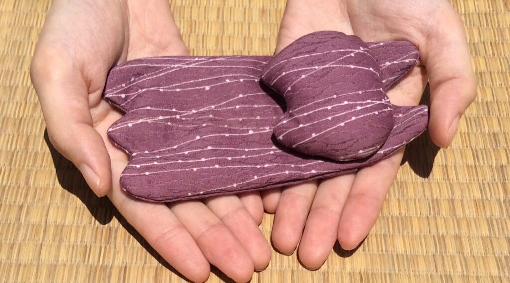 紫　猫ちゃんパスケース　和柄　着物　和小物　ハギレ活用