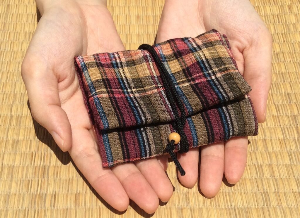 お子さんの布の財布　着物リメイク　チェック　ピンク　道中財布　ハギレリメイク　和柄　女性物