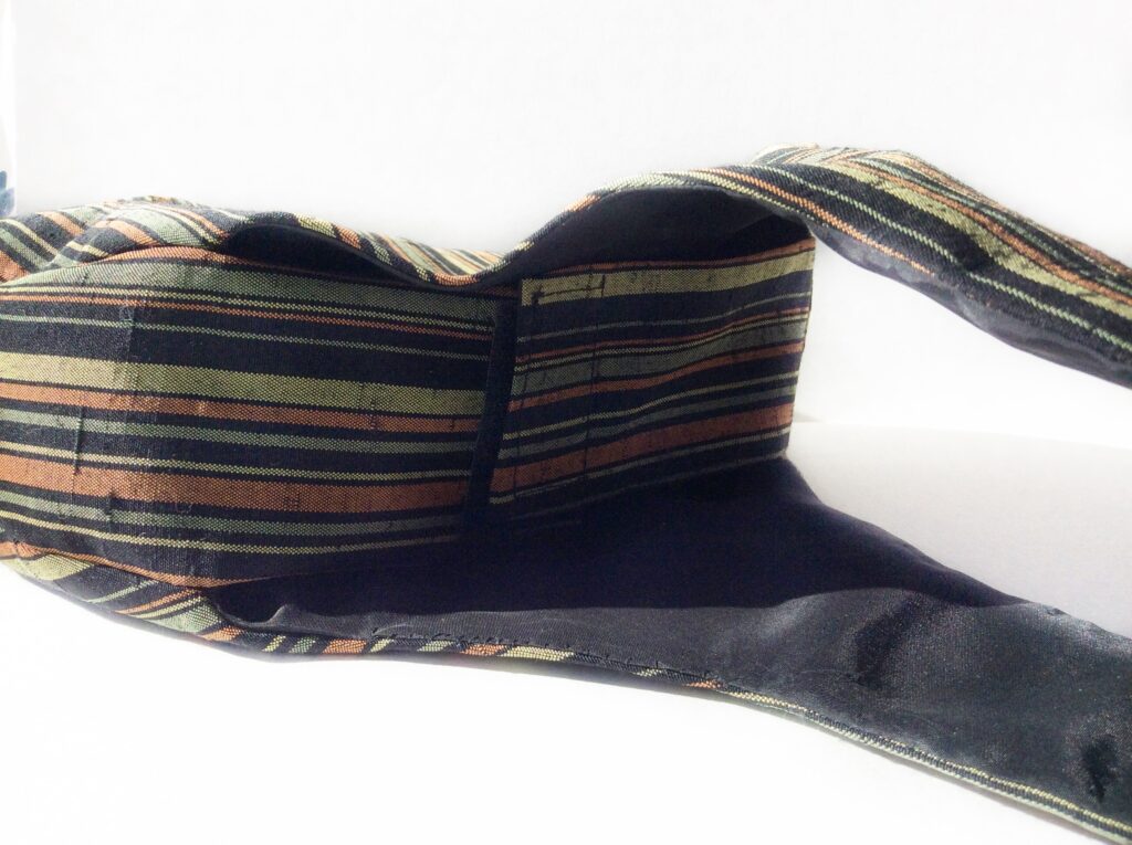 小さいバック　和柄　布製　着物リメイク　ハギレ活用　　和小物