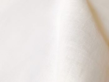 白いリネン生地