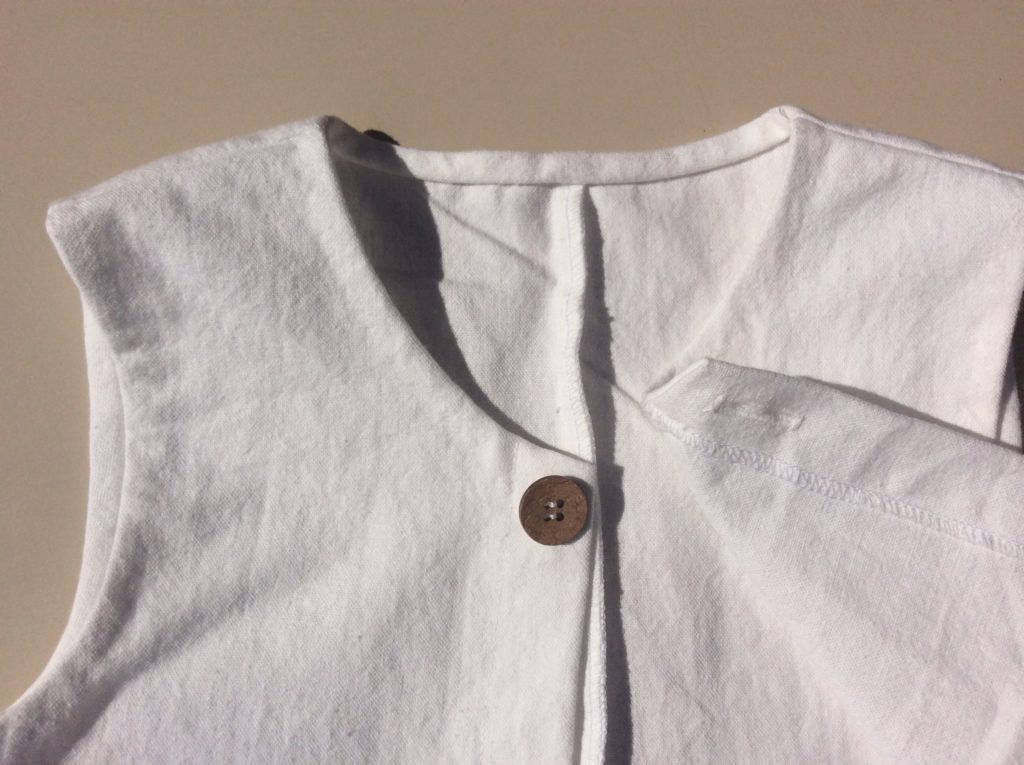 洋服のボタンの数はどれが適切？選び方ガイド