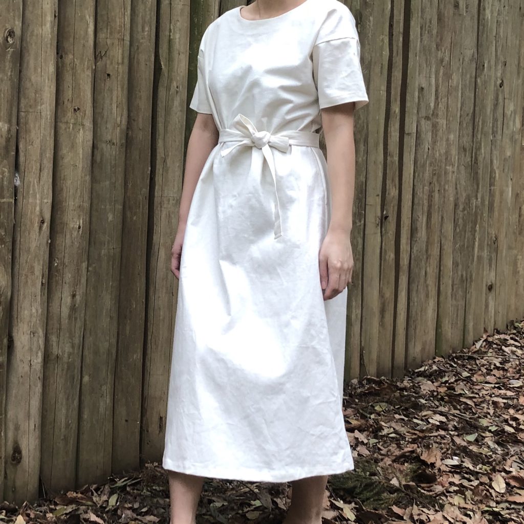 ミニマリストとは　洋服の数　麻　リネン　最低限　ファッションアイテム　ワンピース