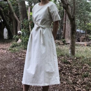 コットンリネン透けにくいゆったり腰紐ワンピース（半袖）