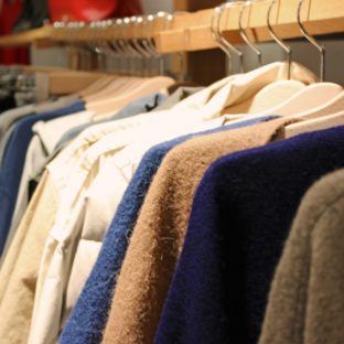 リネンシャツをお得に！ユニクロの価格徹底解説