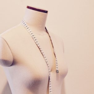 痩せて見える洋服トップス《体型カバーTブラウス》