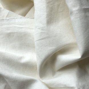 夏の白Tシャツ女性（レディース）透けにくいしっかりした素材の選び方ガイド