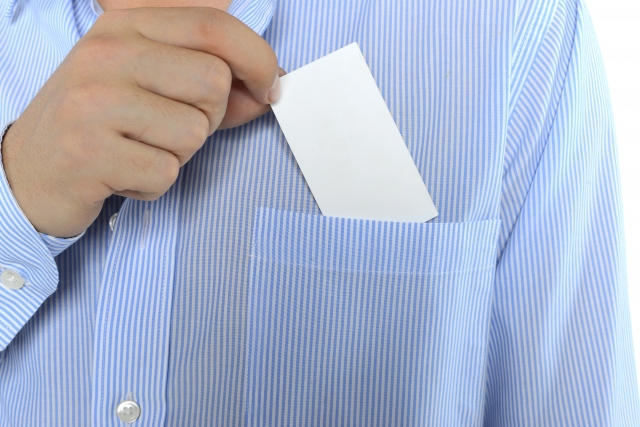 洋服選びの基準　胸ポケット　便利　男性