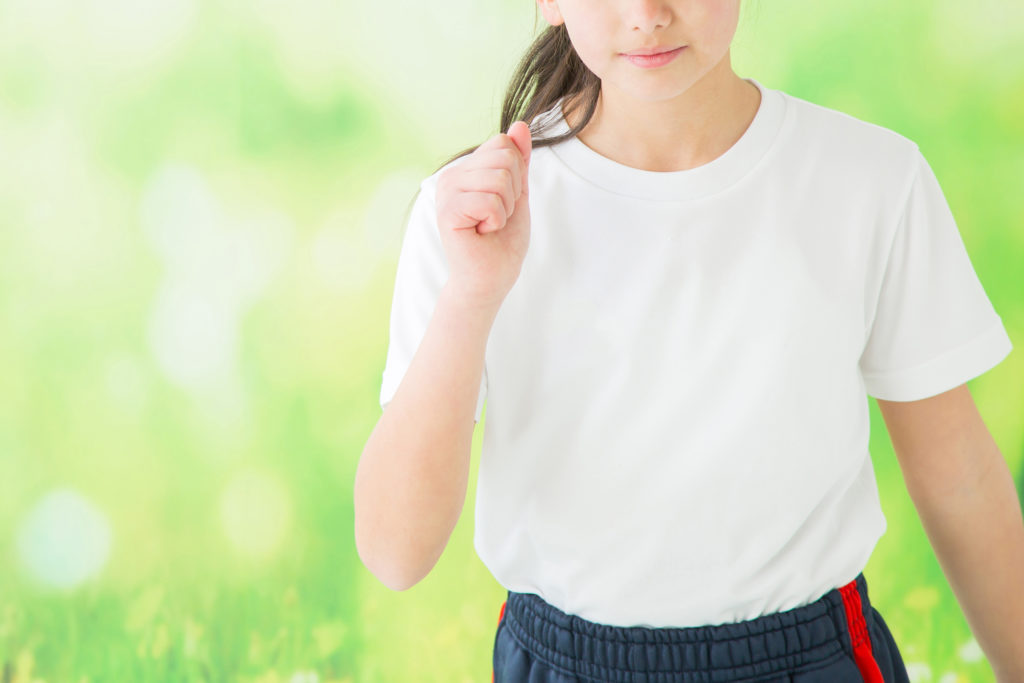 体操服　白Tシャツ　襟の縫い目　ダサいポイント