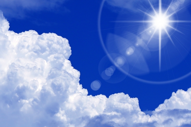 夏の太陽日差し　暑い