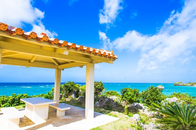 リゾート地沖縄の海　リゾートワンピース　避暑地　　南国