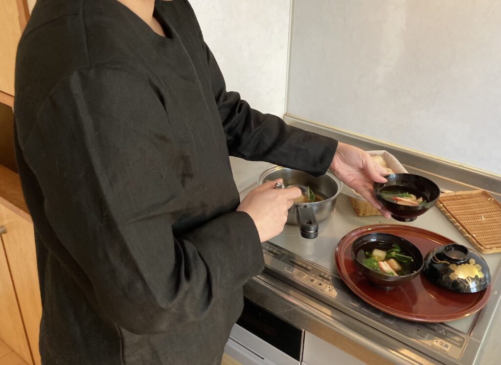 夏の黒　リネン黒　麻黒　黒ブラウス　長袖