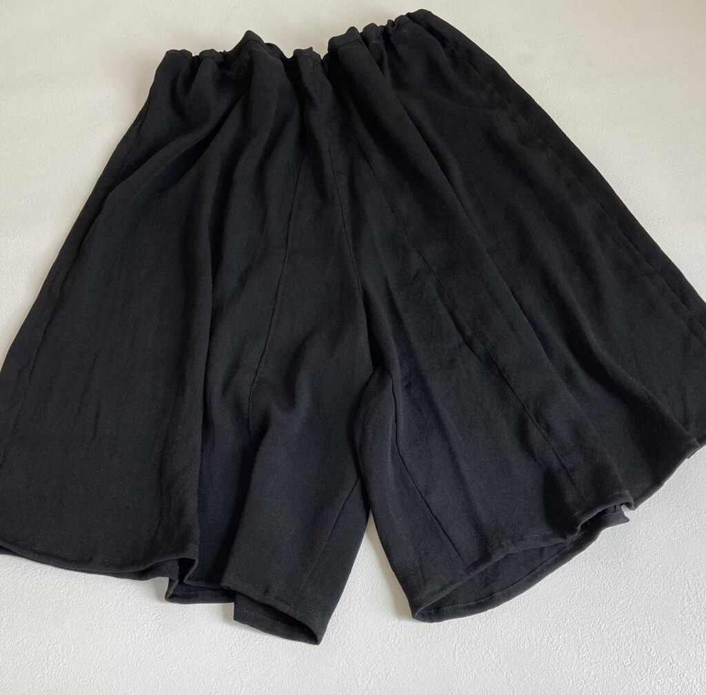 着物シルクリメイク　透けるスカートのペチコートかわりにキュロット　部屋着にも　黒　ウエストゴム