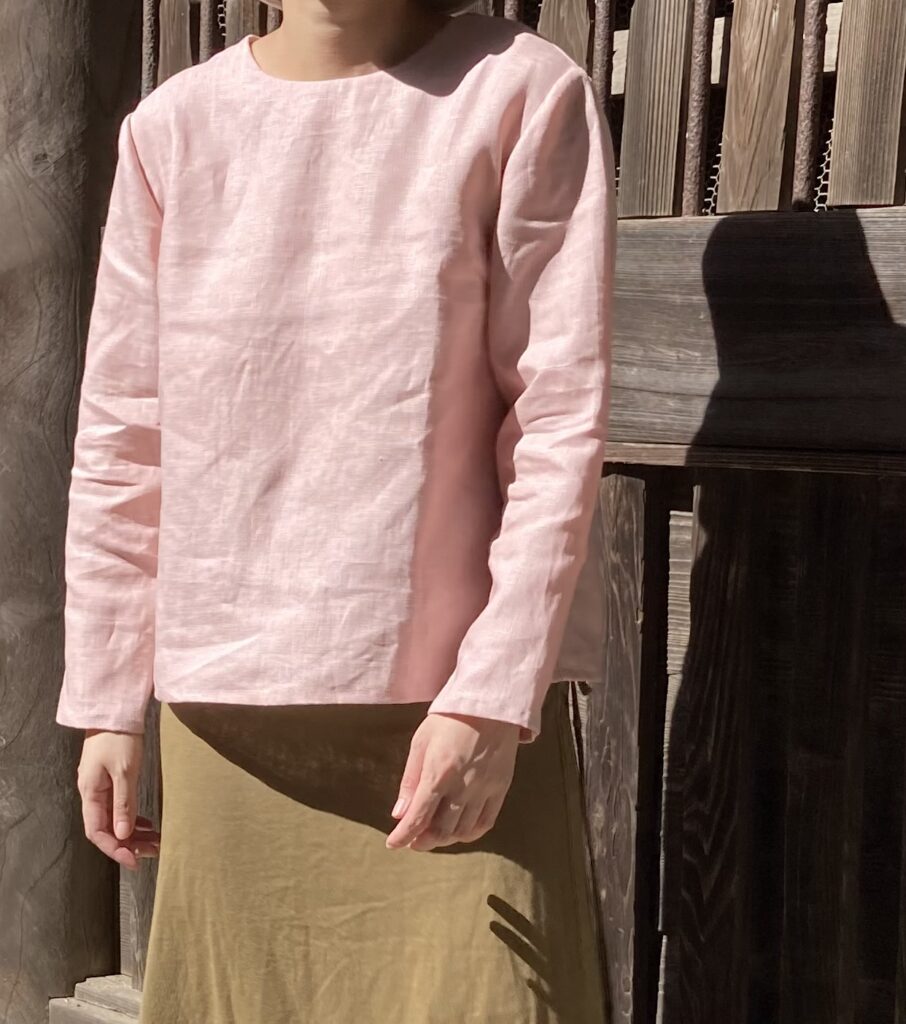 ピンク麻ブラウス　体型カバー　顔まわり明るいきれい色　50代　40代　60代　70代大人の女性に　カーキ-スカート