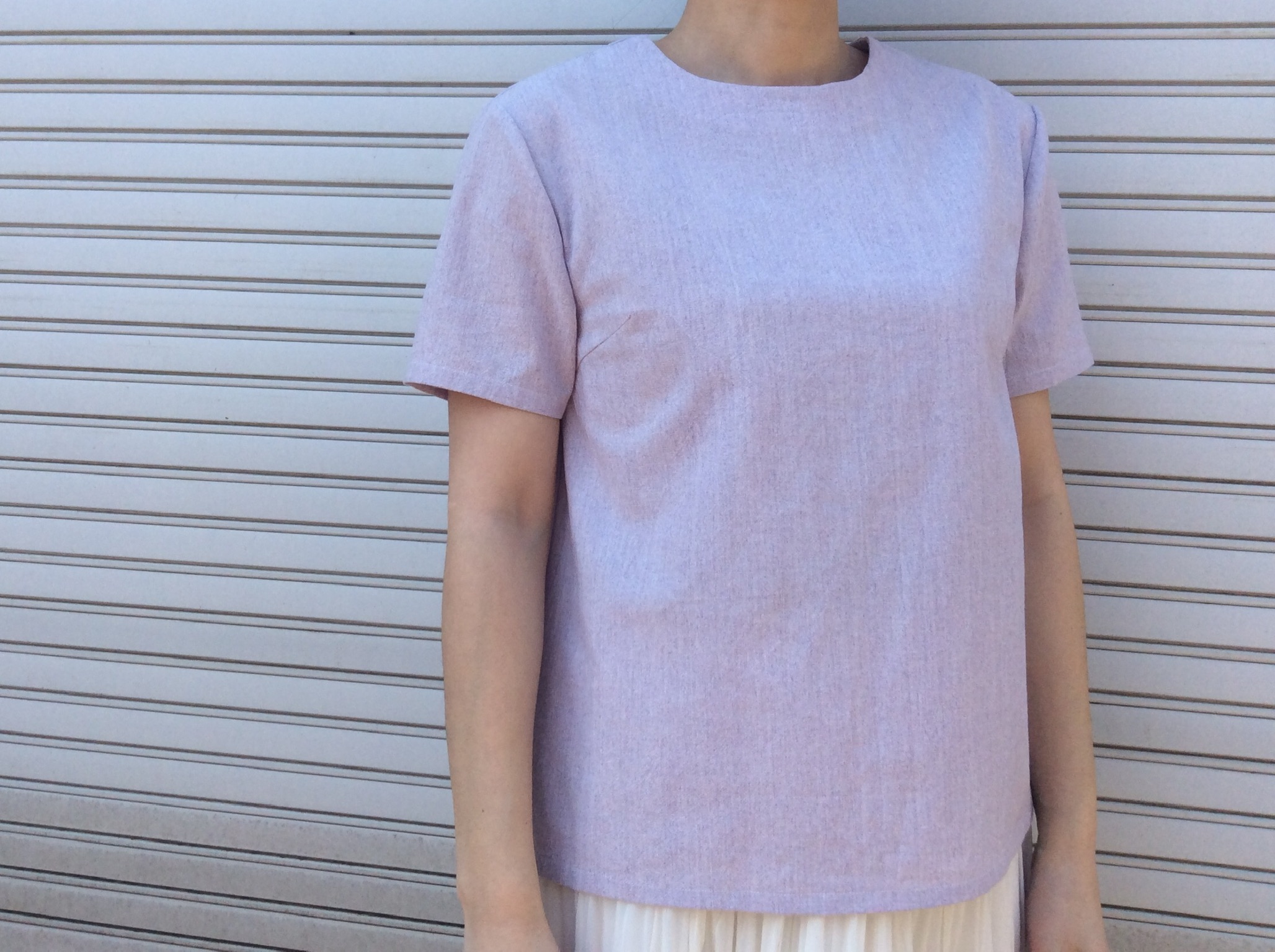 ラベンダー色の服