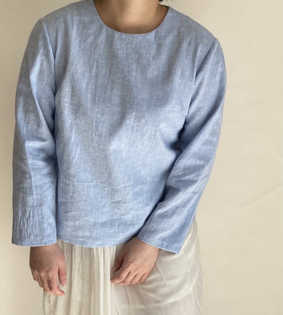 サックスブルー　長袖　コットンリネン　水色
