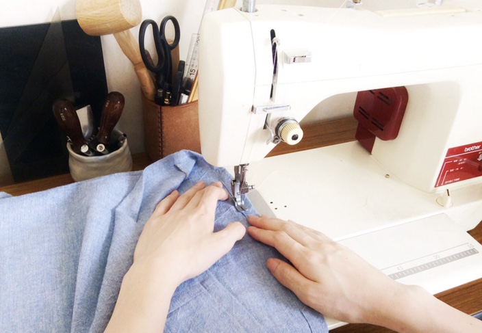 洋裁に向いている人が持つ5つの特長　ミシンを使う手