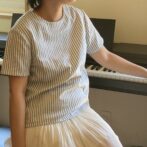 サックスブルー　縦縞　クルーネック　楽な服　お家リラックス　部屋着　体型カバー　Tブラウス　ガーゼ