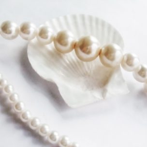 真珠のネックレスのかわりに使える麻/リネンのお洋服