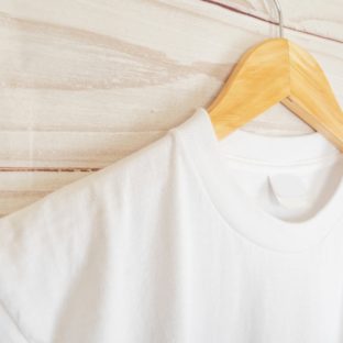 首の開きが少ない服トップスはこれ！おすすめアイテム