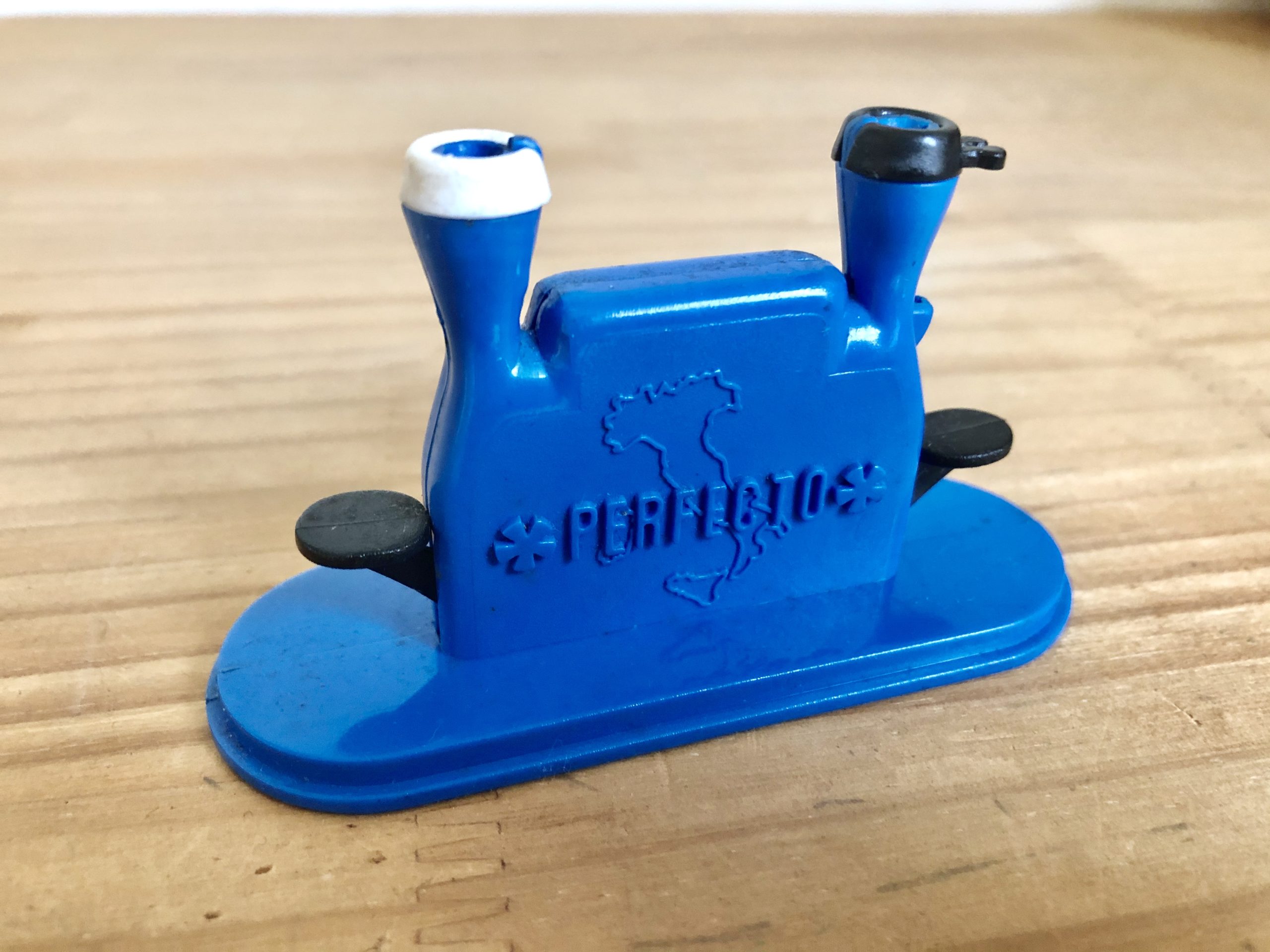 糸通し　洋裁用品　可愛い　青