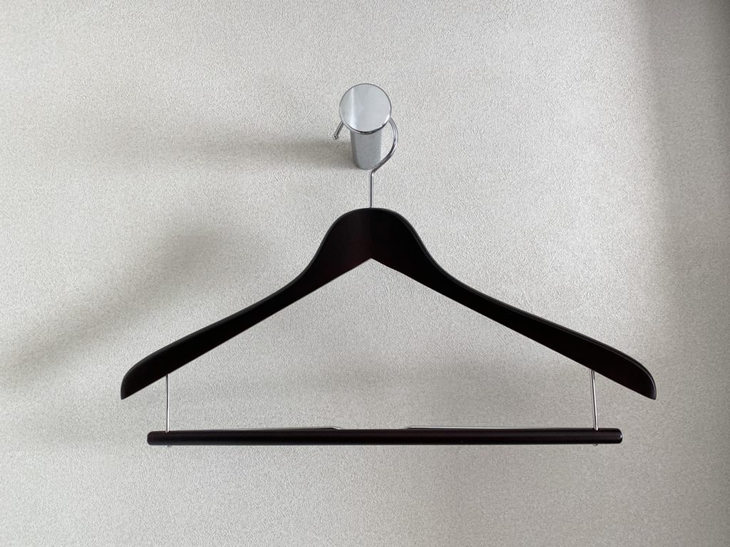 洋服に最適　ハンガーの選び方　ガイド　型崩れ防止に