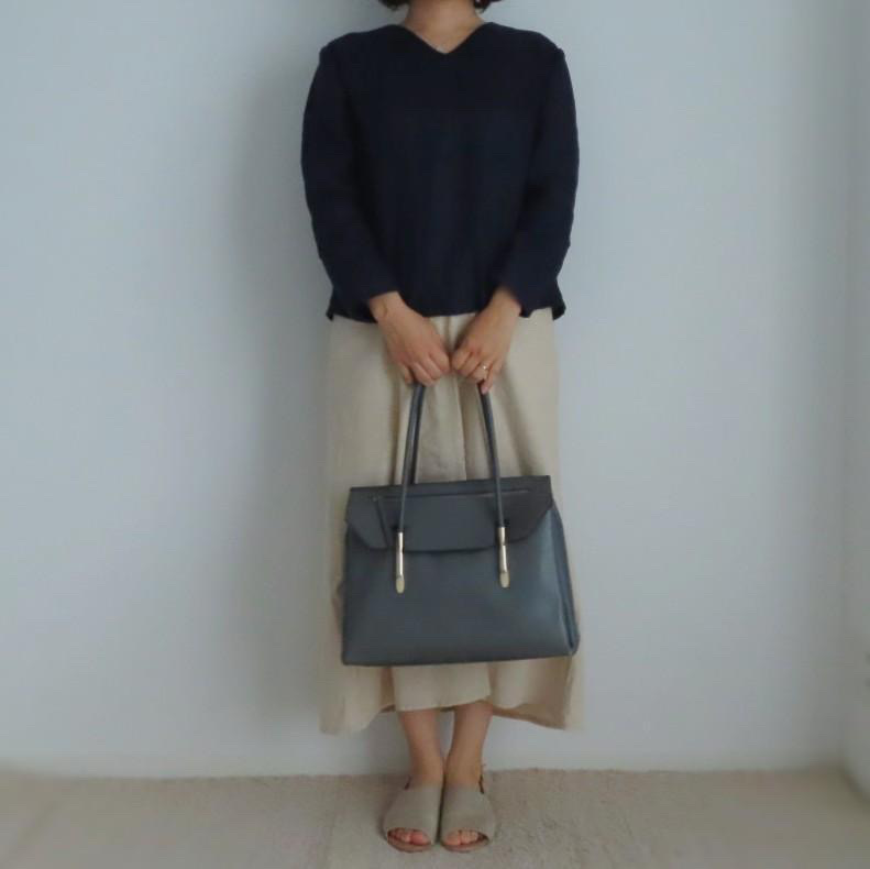 紺色ベージュの服コーデネイト