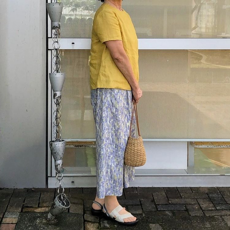 60代女性コーディネイト 麻の服 リネン服 麻のブラウス リネンブラウス スカーチョコーディネイト 体型カバーコーディネイト 夏の服 半袖