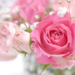 母の日のプレゼントに上質ブラウスのおすすめ洋服年代”年齢ターゲット層”