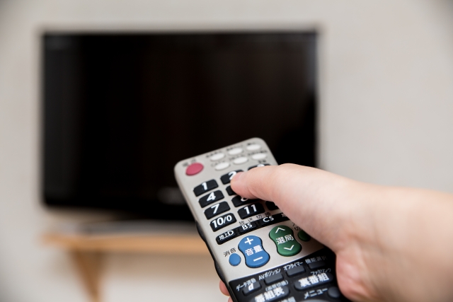 テレビを見る