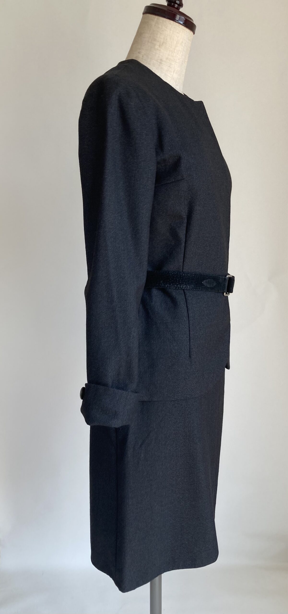 グレースーツ　ノーカラージャケット　デザインスーツ