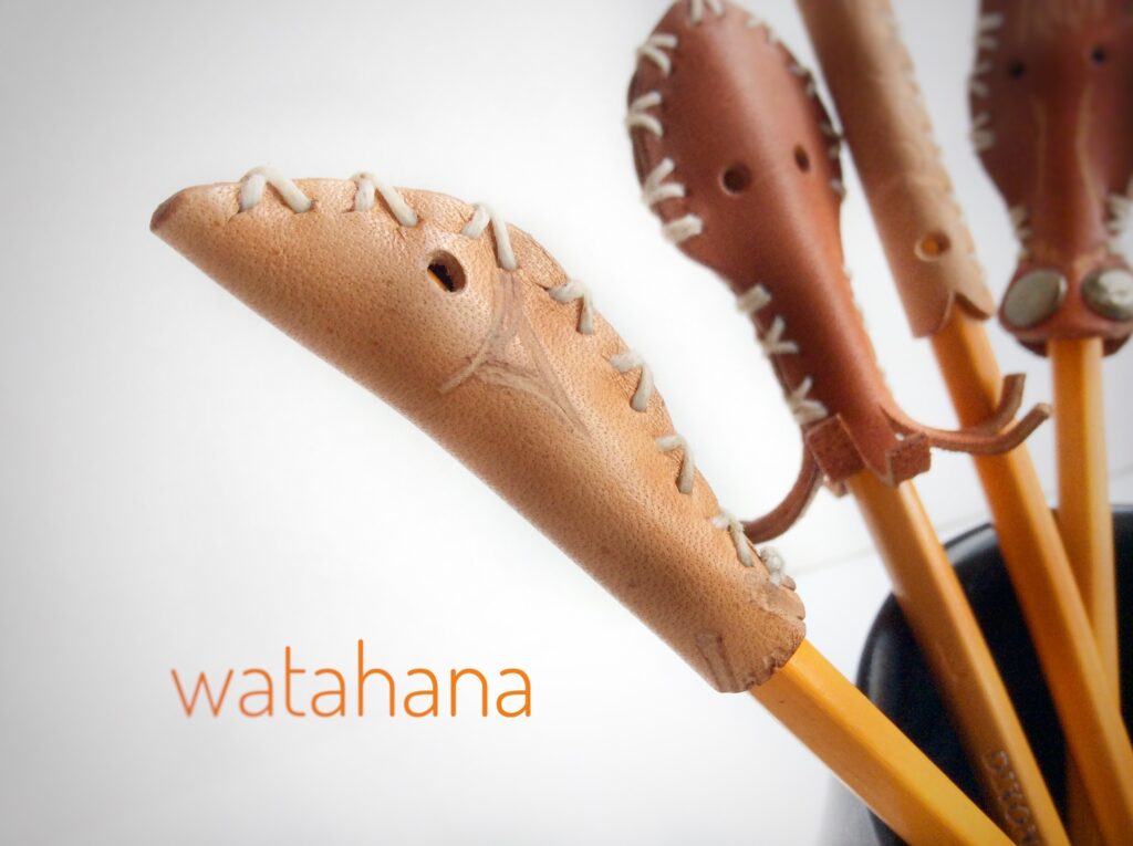 革の鉛筆キャップ　魚　コンパクト　生物モチーフ　アニマルズ