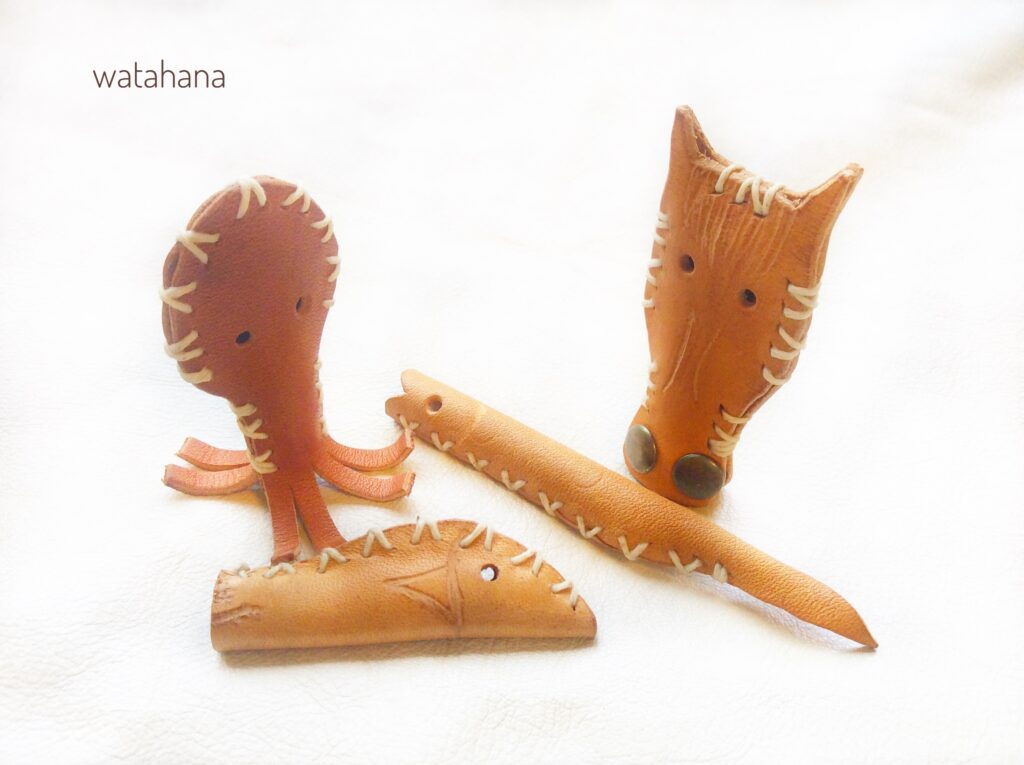 生物モチーフシリーズ　革ハンドメイド　鉛筆キャップ　茶色　手作り　端切れ活用
