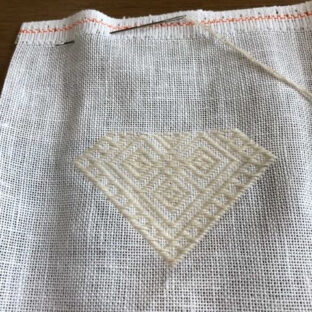 こぎん刺しとは？洋服のトラブル（シミや穴）は刺繍で隠す方法も