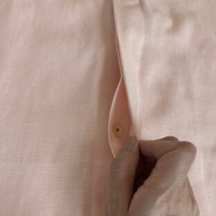 比翼仕立てとは？ボタンが見えない縫製”ミニマルな印象の服”