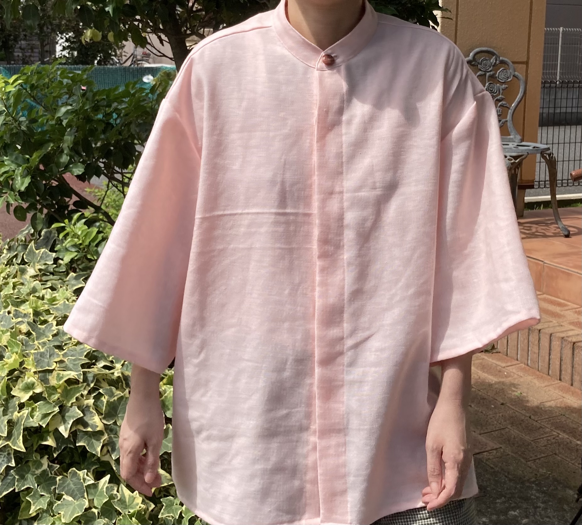 男性物シャツ着てみたピンク