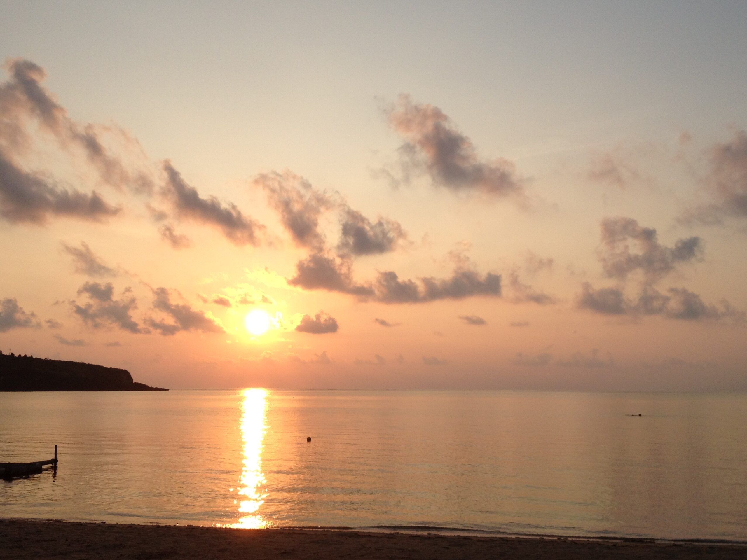 沖縄　西表島　夕方ビーチ