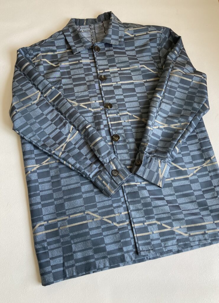 くすみブルー　メンズ　シャツジャケット　柄物　着物リメイク　織物　長袖