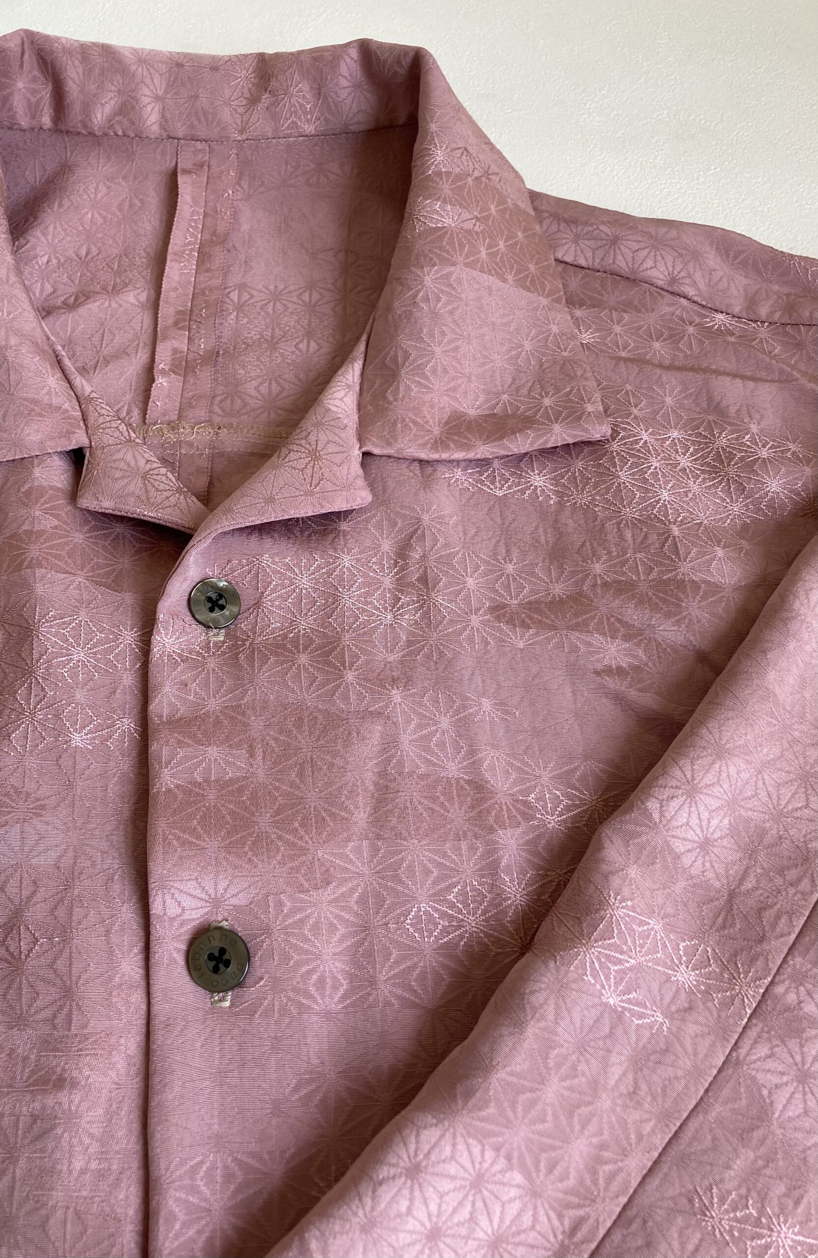 リメイク　着物　開襟シャツ　メンズ　淡いピンク　柄物　和