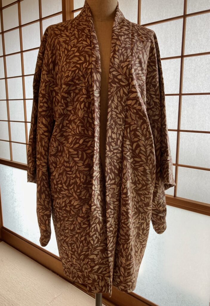 着物の羽織　ベージュ　リメイクシャツ