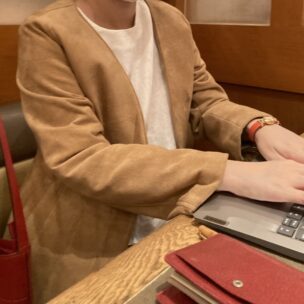 リクルート感を卒業”大人世代が選ぶスーツ・ジャケットのインナー