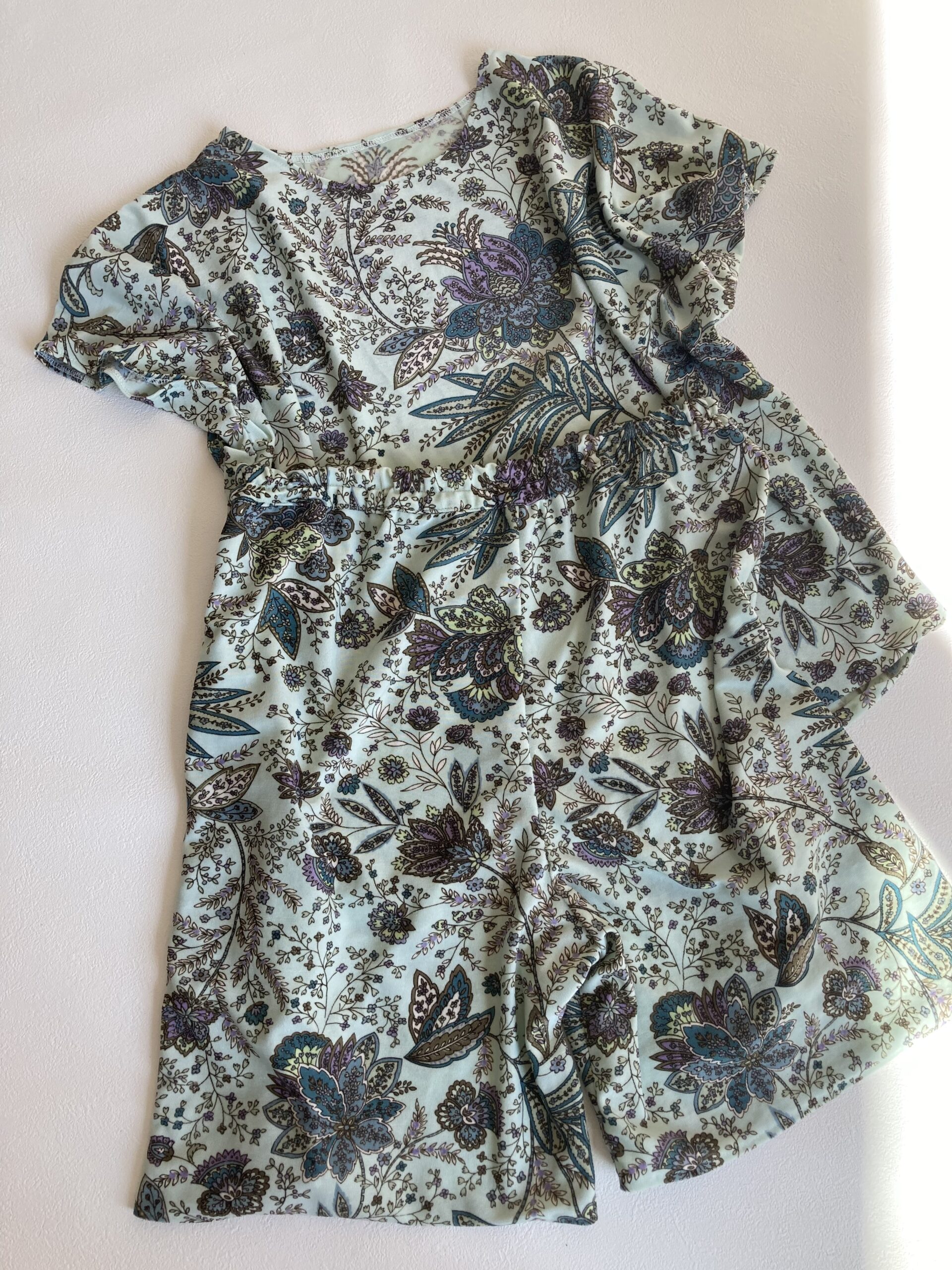 薄緑色植物柄ペイズリーの夏物テロテロ部屋着セット