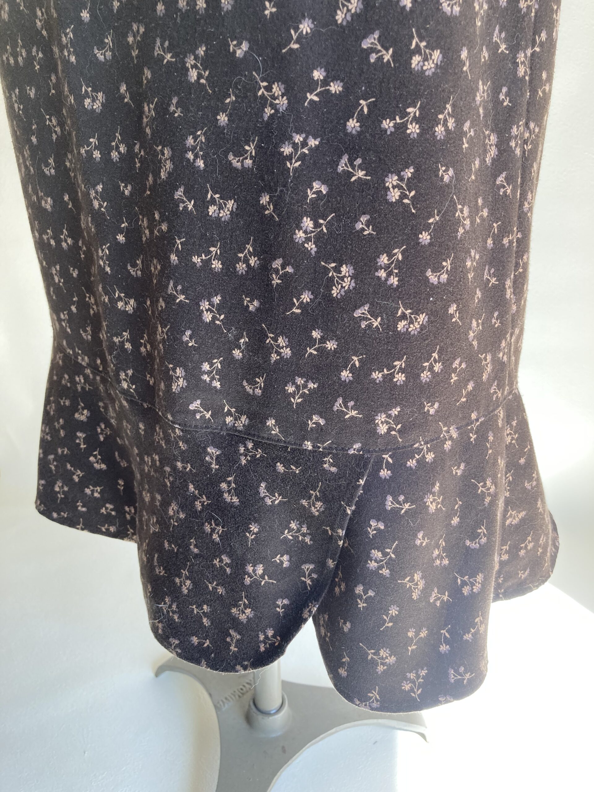 小花柄スカート茶色膝下丈 裾だけマーメイドラインで可愛い