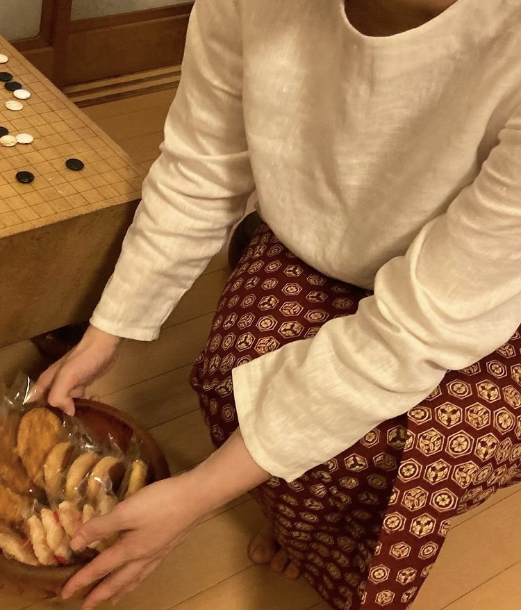 2部式着物部屋着　えんじ　ブラウスコーデ麻　リラックスおもてなしシーンに　着物リメイクスカート