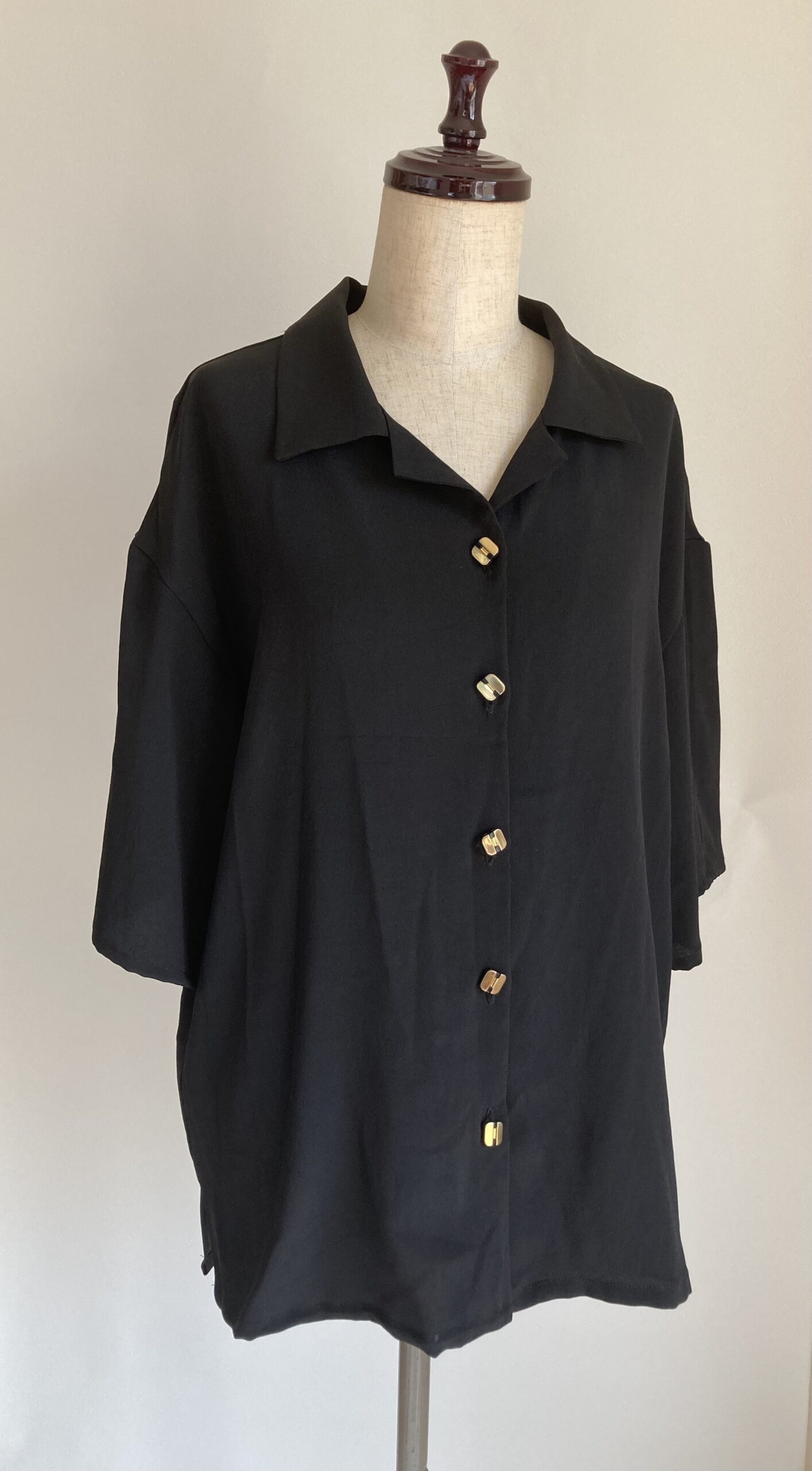 リメイク着物　サラサラ　トローリ肌触りいいシルクシャツ　黒　レトロボタン　手作り　洋裁　裏地