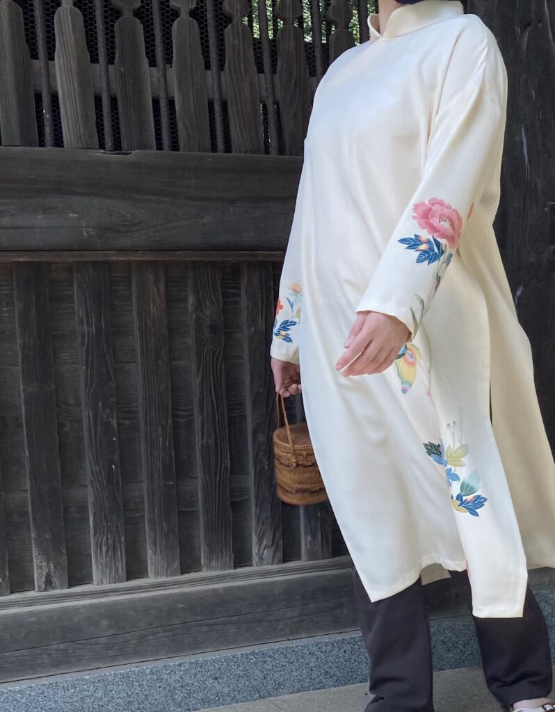 着物リメイクおしゃれ　リメイクアオザイ　加賀友禅リメイク　花柄服　アートファッション