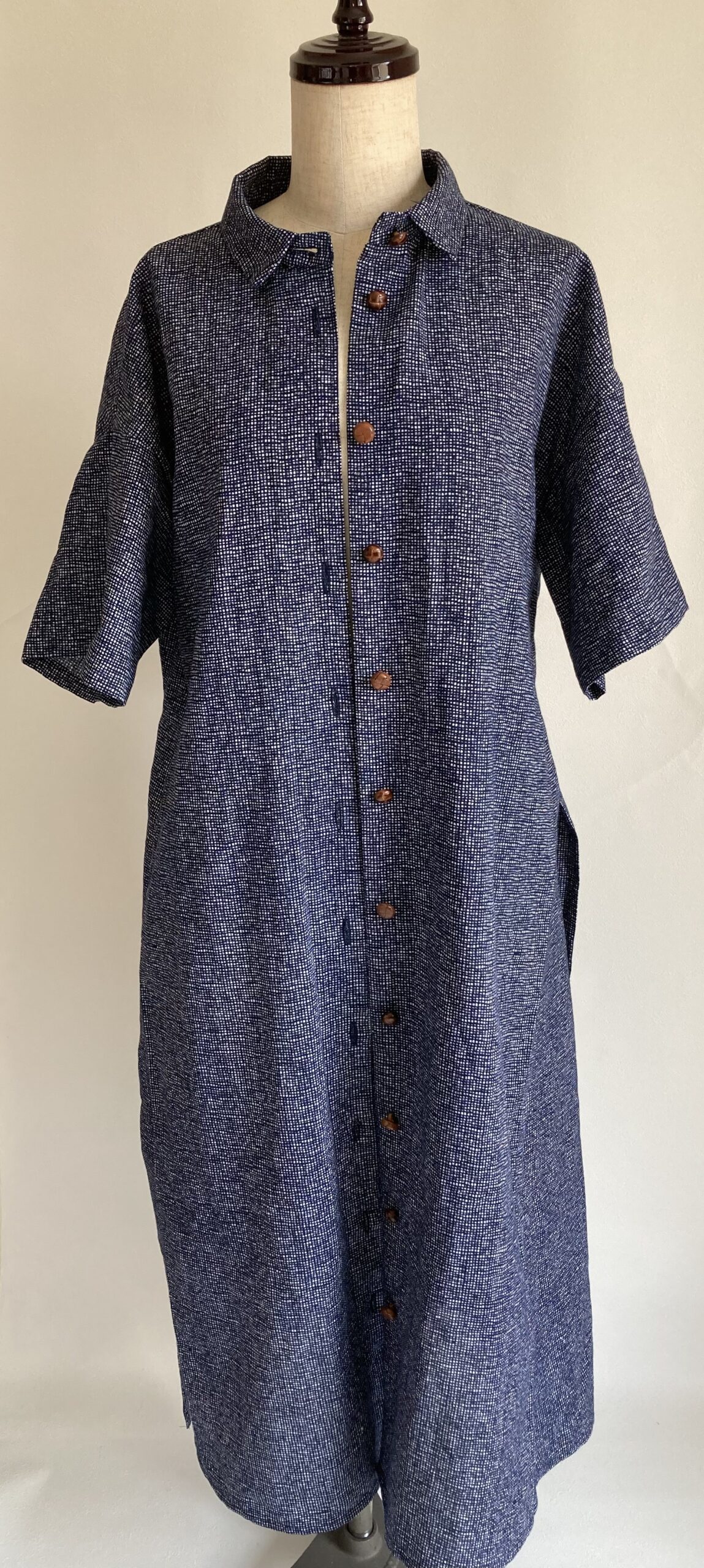 浴衣リメイクワンピース　紺　涼しい　ロング丈シャツワンピ　茶色のワンピース