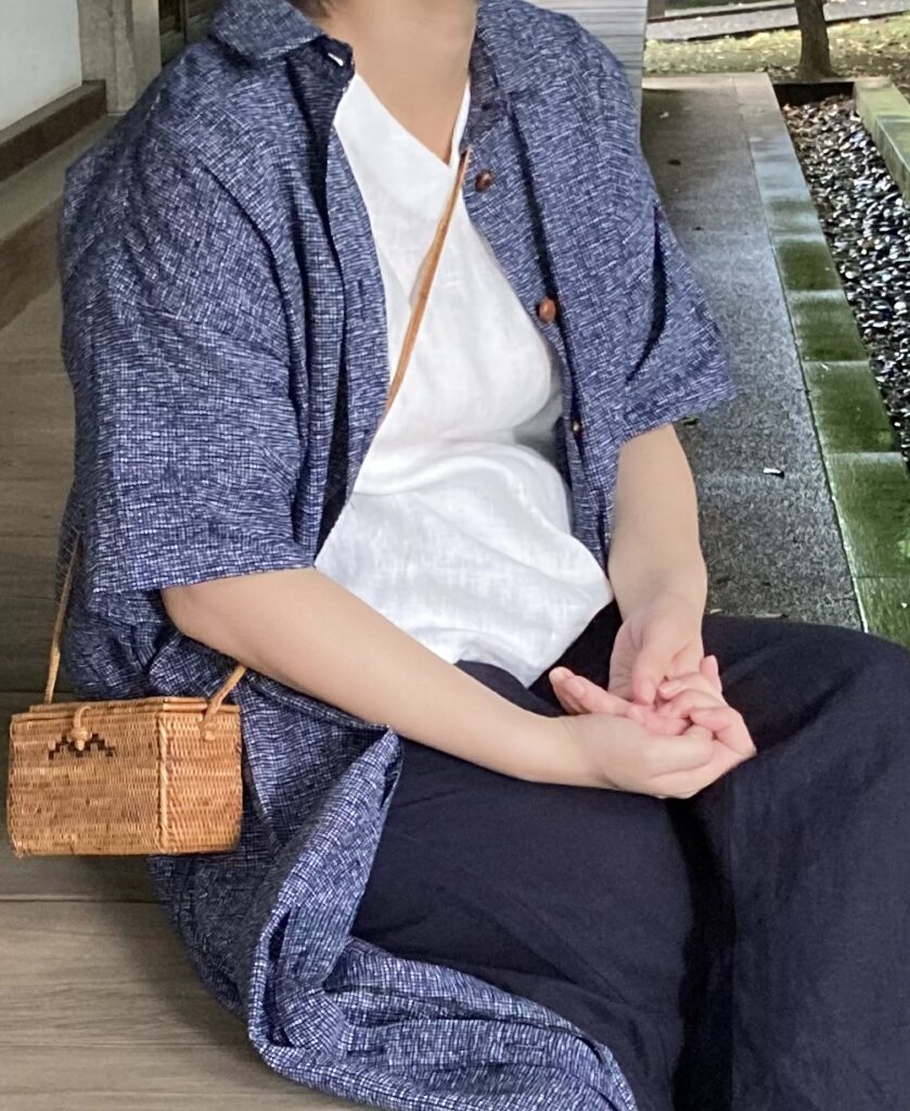 浴衣リメイクワンピース　紺　大人のお出かけワンピース　アップサイクル服　ゆったり服　手作り　紺色ワンピ