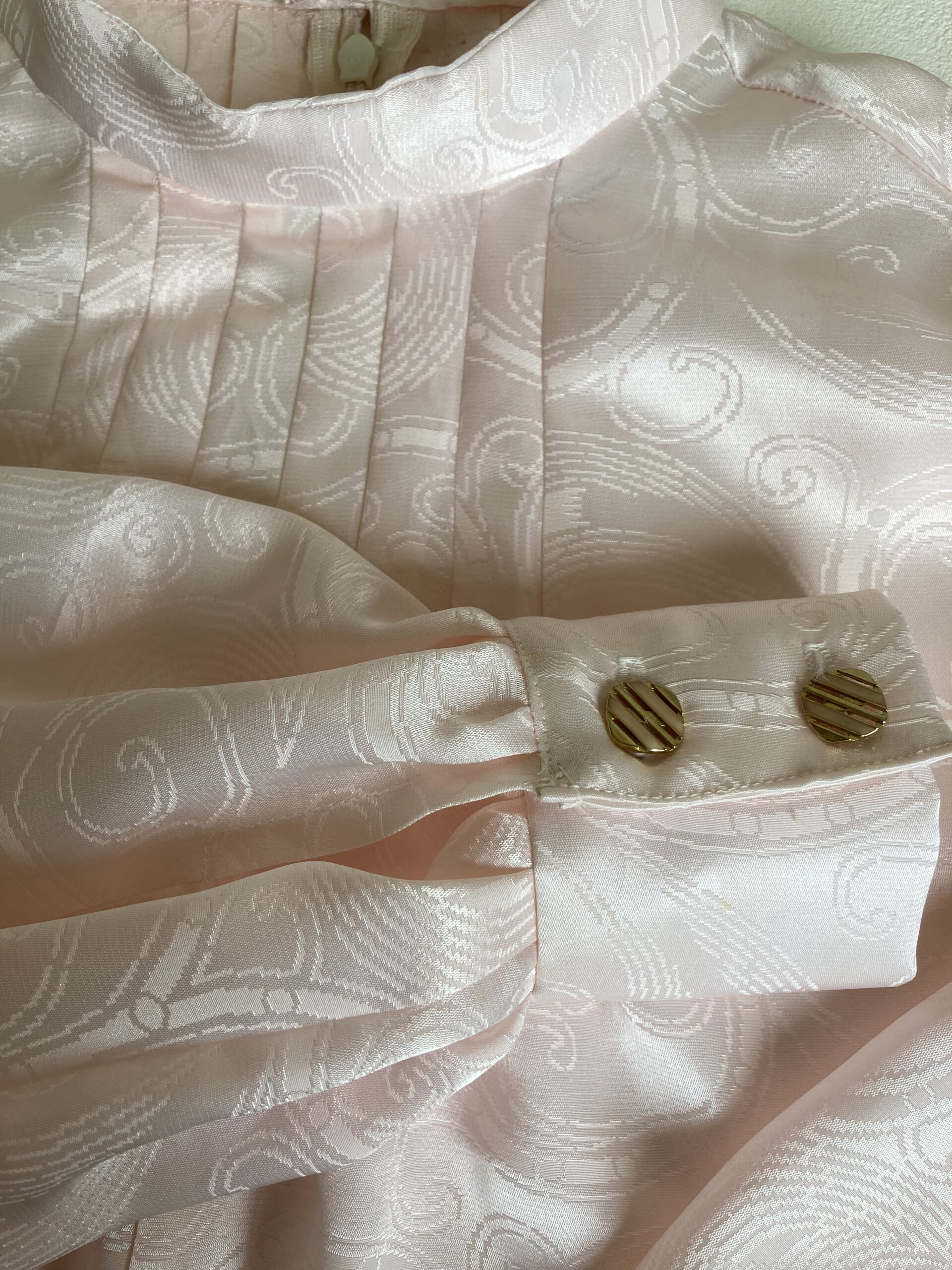 着物リメイクブラウス　ピンクの柄物　軽い可愛いピンクボタン