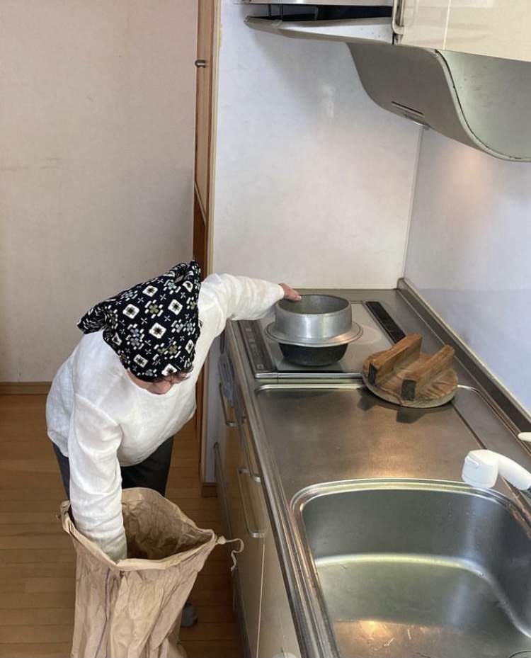 残りの端切れでお揃いの三角巾も　洋裁　和